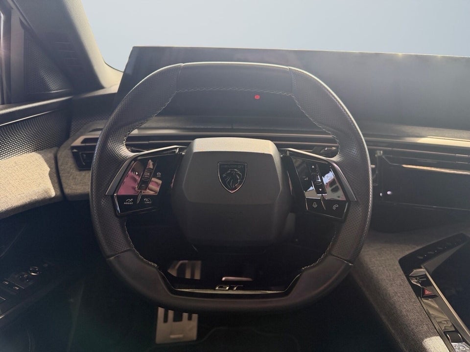 Peugeot e-3008 77 GT Pack 5d