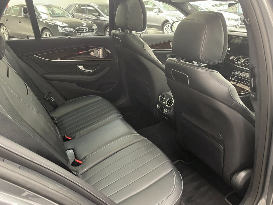 Mercedes E300 de 2,0 AMG Line aut. 4Matic 4d