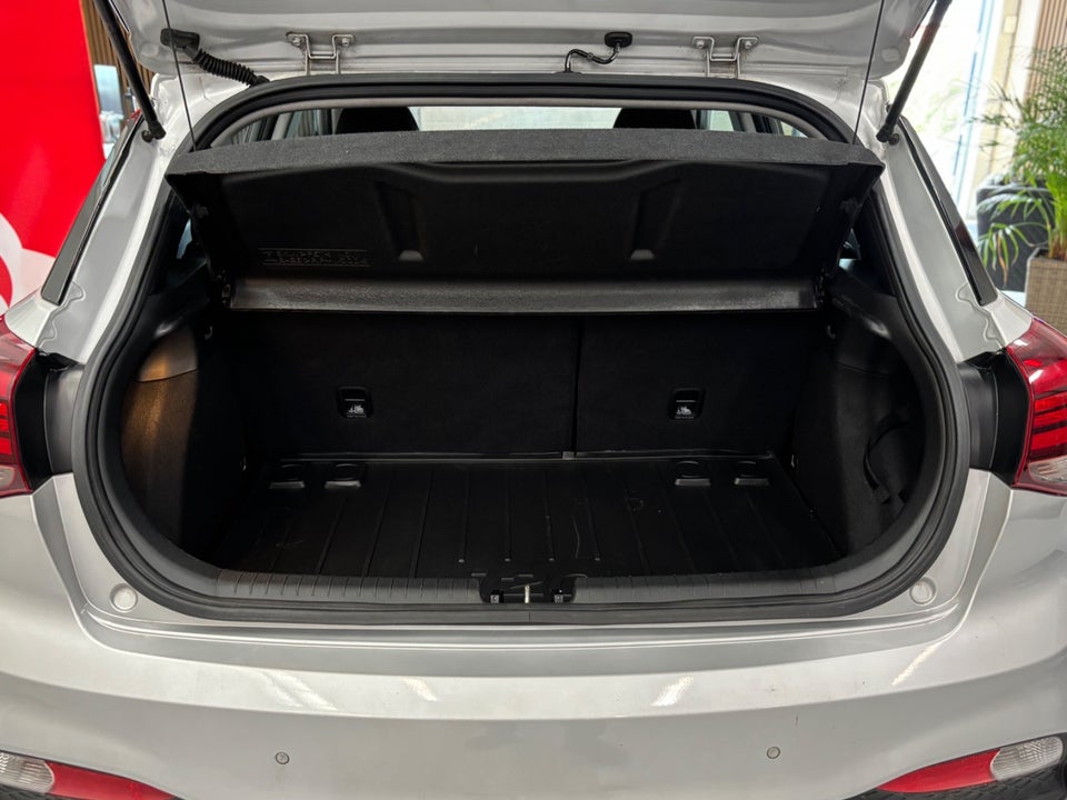 Hyundai i20 1,0 T-GDi Essential DCT 5d