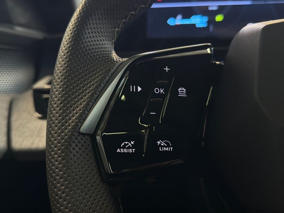 Peugeot e-3008 77 GT Pack 5d