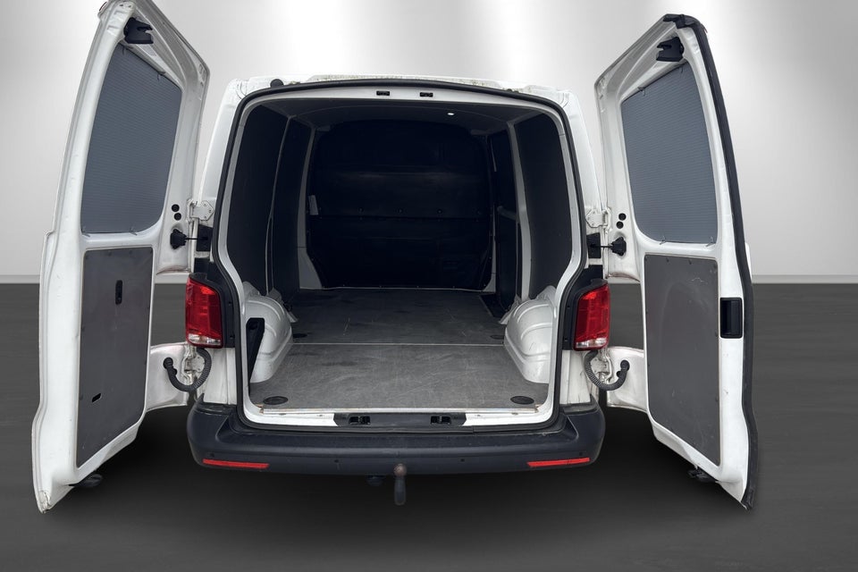 VW Transporter 2,0 TDi 110 Kassevogn lang