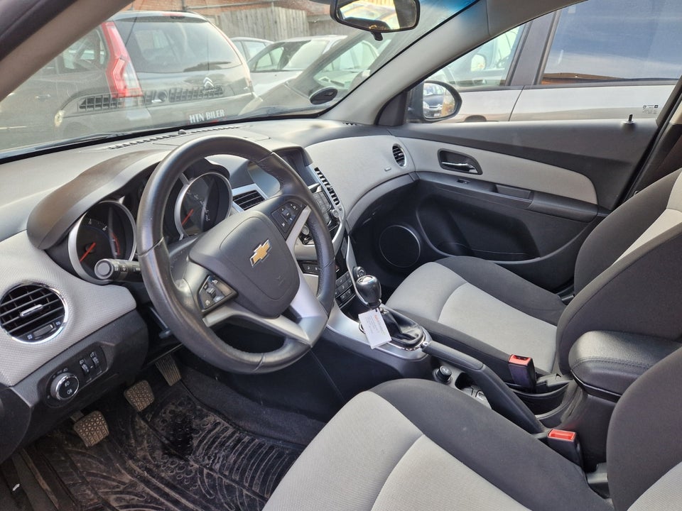 Chevrolet Cruze 1,8 LS 4d