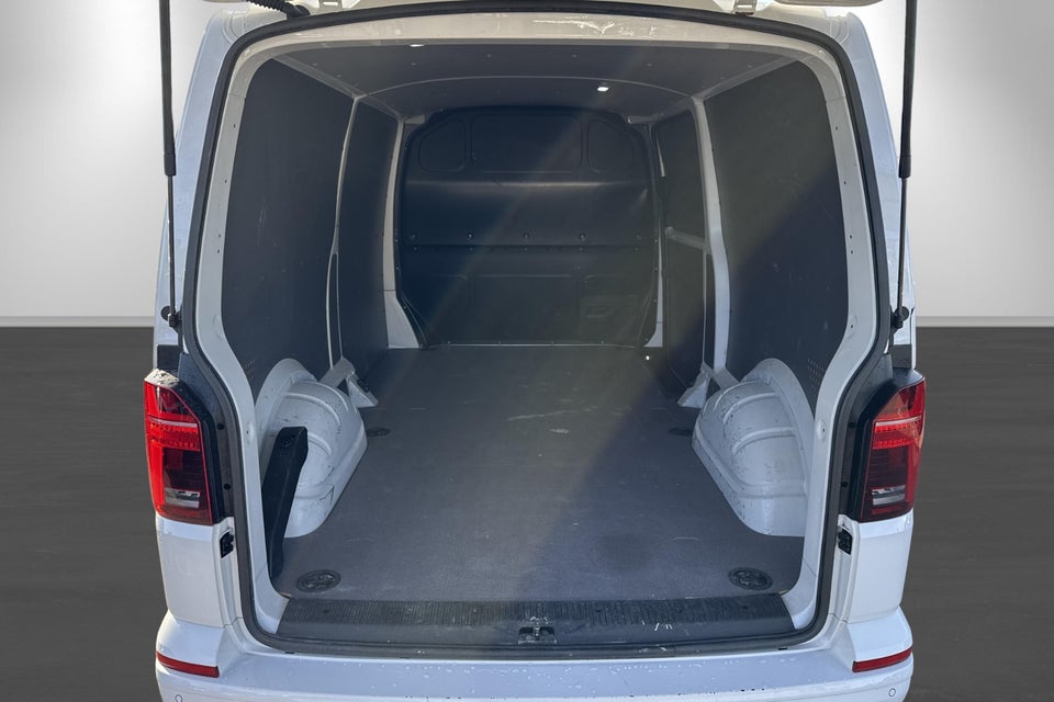 VW Transporter 2,0 TDi 150 Kassevogn DSG lang