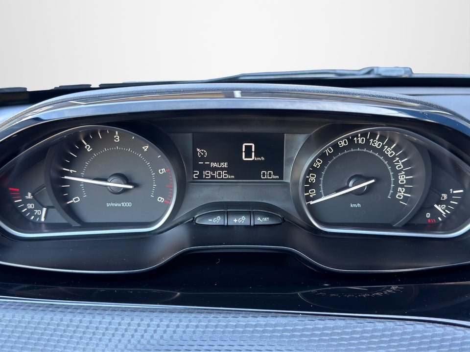 Peugeot 2008 1,6 BlueHDi 100 Active 5d