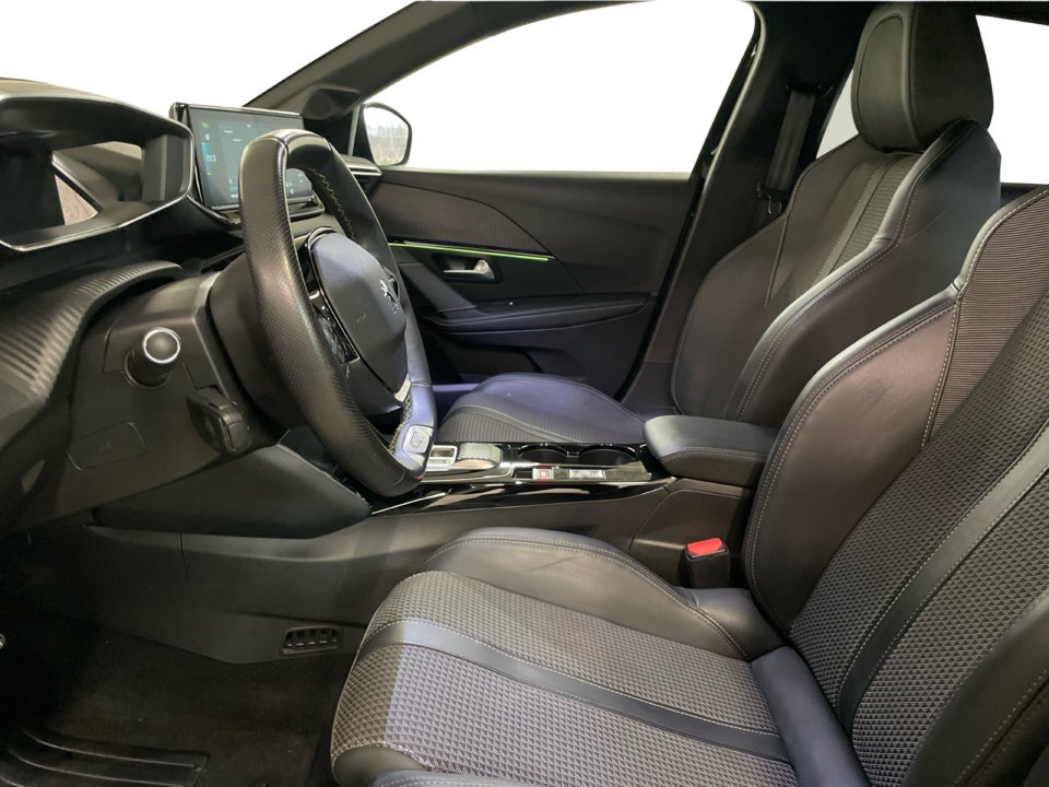 Peugeot e-208 50 GT 5d