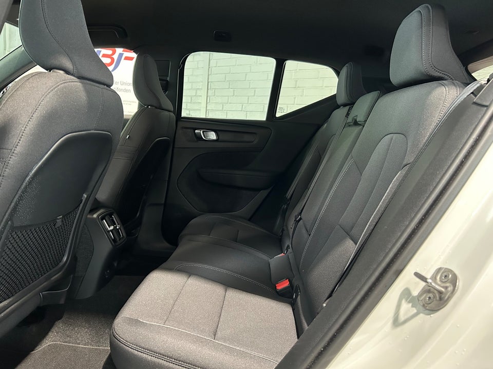 Volvo EX40 Standard Range Plus 5d