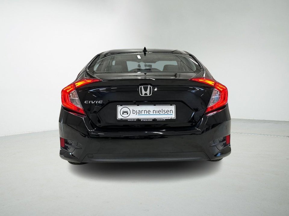 Honda Civic 1,5 VTEC Turbo Executive 4d