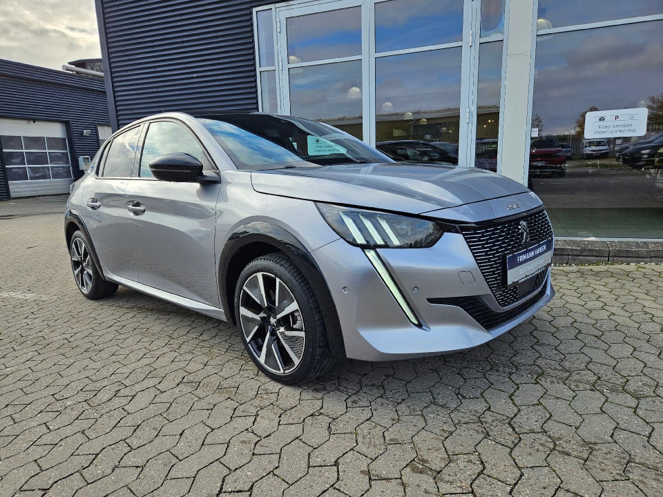 Peugeot e-208 50 GT 5d