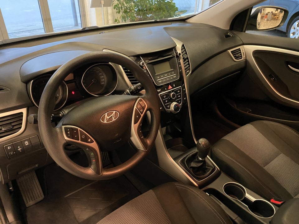 Hyundai i30 1,6 CRDi 110 Comfort CW Eco 5d