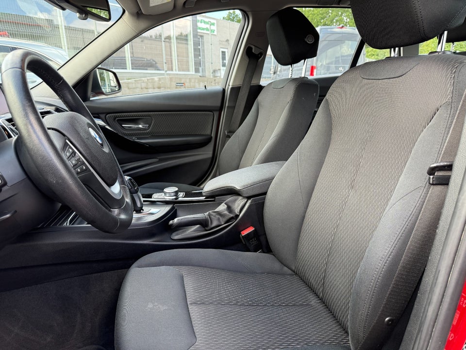 BMW 320i 2,0 Touring Advantage aut. 5d