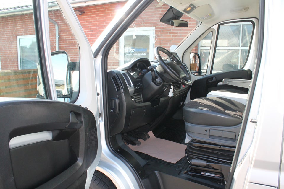 Peugeot Boxer 335 2,2 BlueHDi 165 L2H2 Ultimate