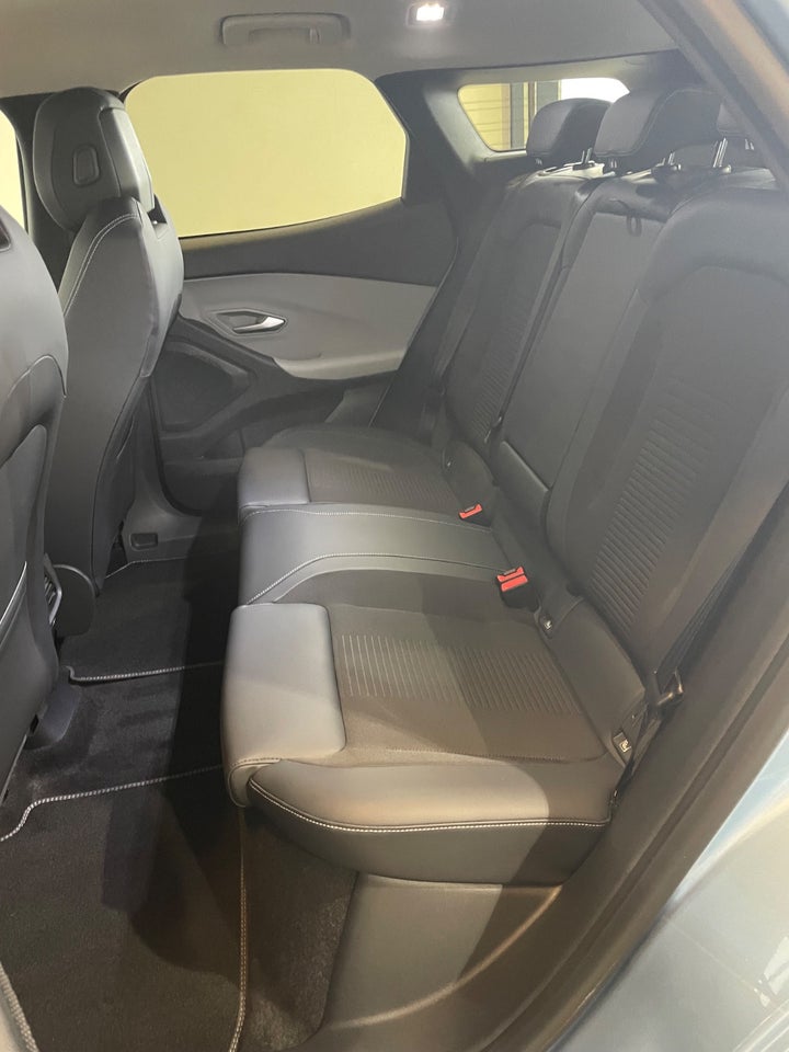 Ford Explorer 84 Select Extended Range AWD 5d