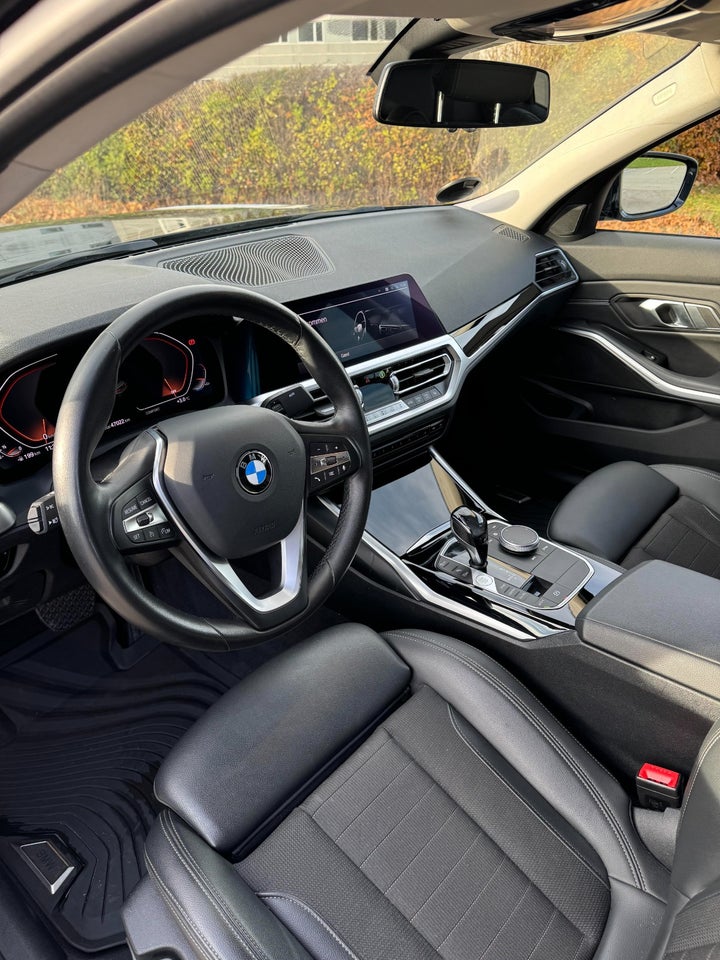 BMW 320i 2,0 Connected aut. 4d