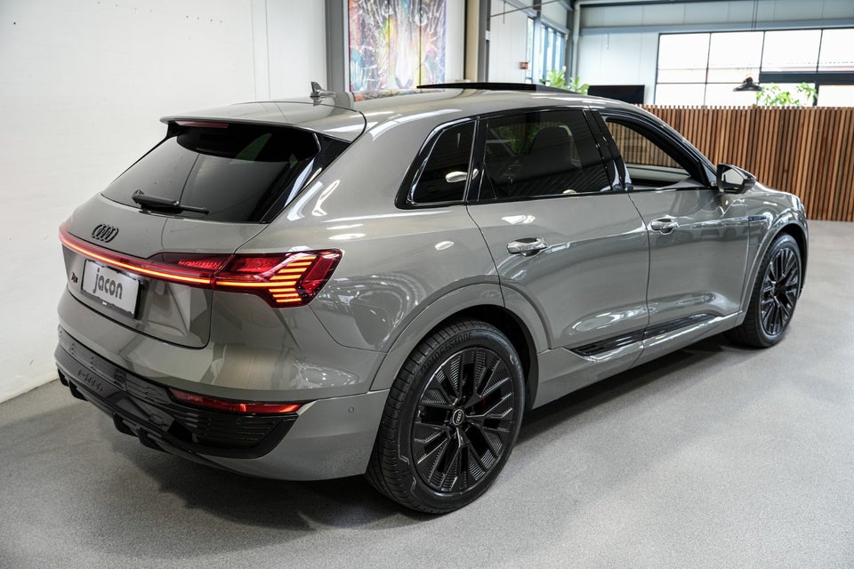 Audi Q8 e-tron 55 S-line quattro 5d