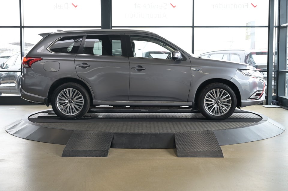 Mitsubishi Outlander 2,4 PHEV Intense CVT 4WD 5d