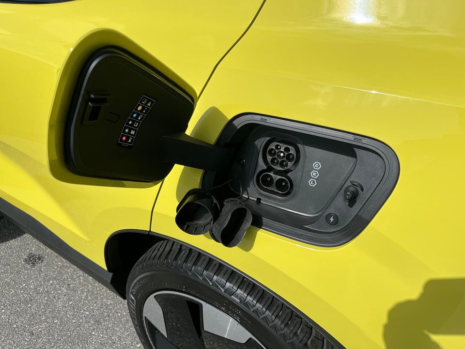 Volvo EX30 Extended Range Plus 5d
