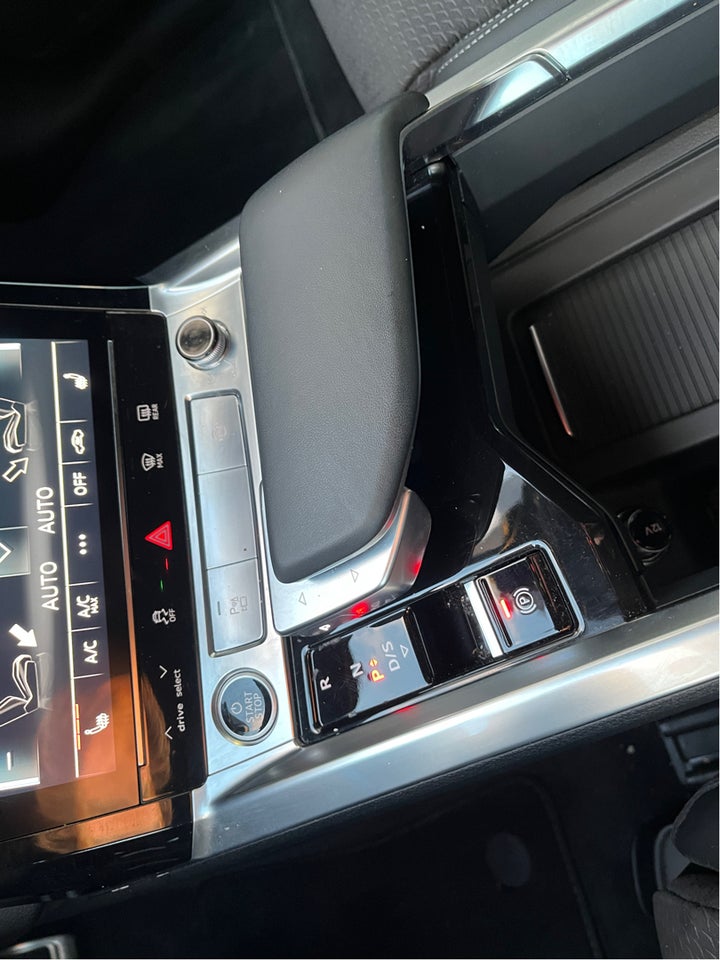 Audi Q8 e-tron 55 S-line quattro 5d