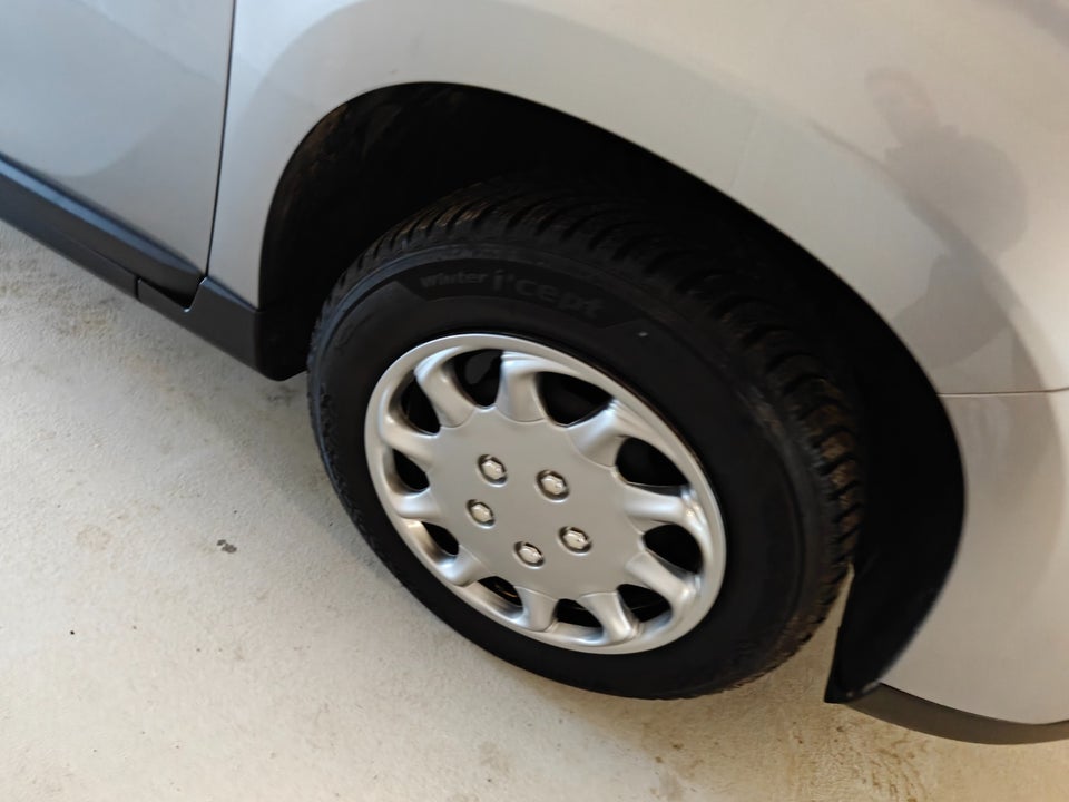 Peugeot 2008 1,2 VTi 82 Active Motion 5d