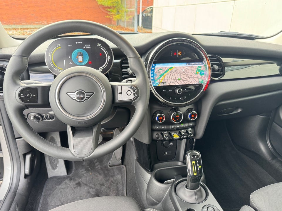 MINI Cooper SE Essential 3d