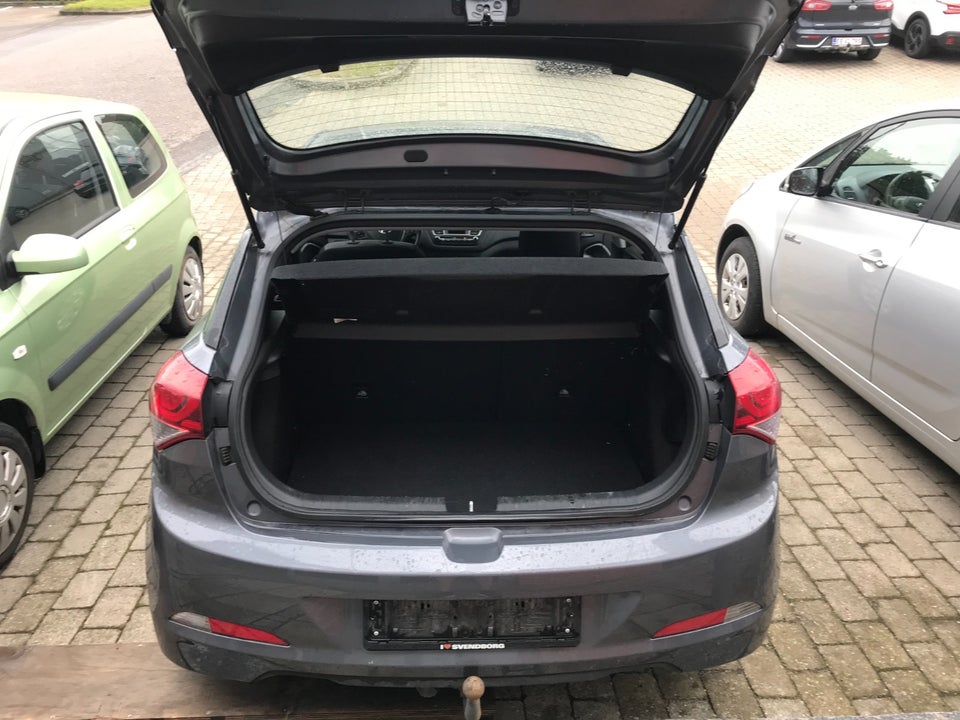 Hyundai i20 1,25 Passion 5d