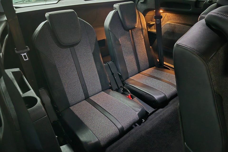 Peugeot 5008 1,2 PureTech 130 Allure 7prs 5d