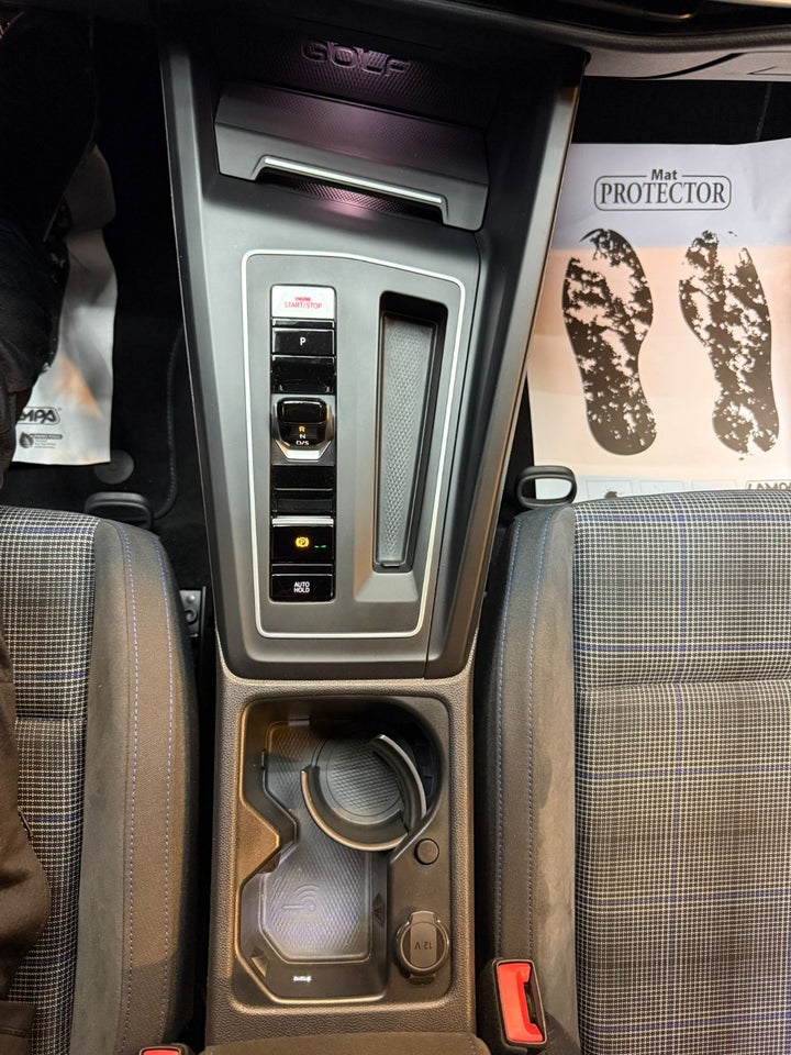 VW Golf VIII 1,4 GTE DSG 5d