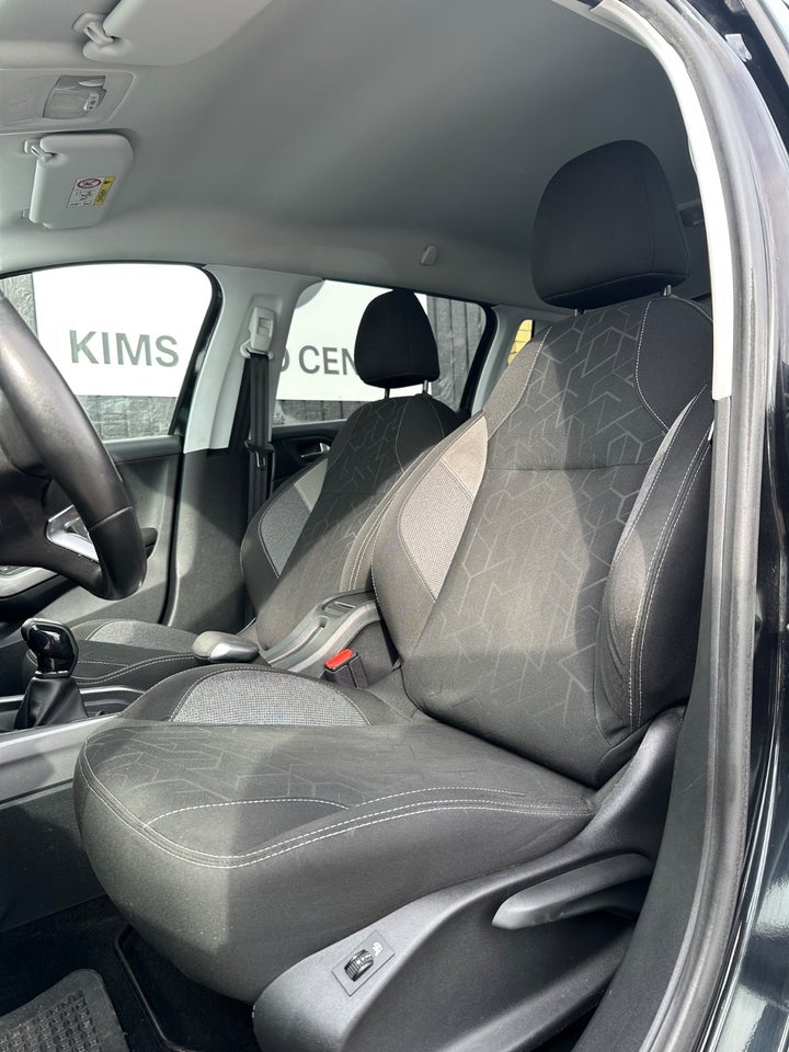 Peugeot 2008 1,2 VTi 82 Winter Edition 5d