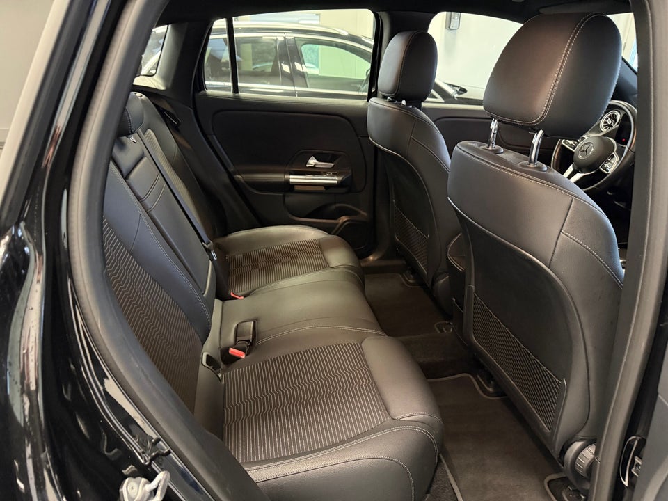 Mercedes EQA300 Progressive 4Matic 5d