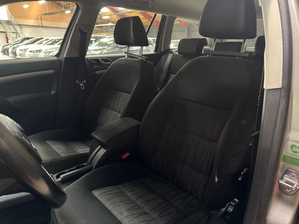 Skoda Octavia 1,6 TDi 105 Elegance Combi 5d
