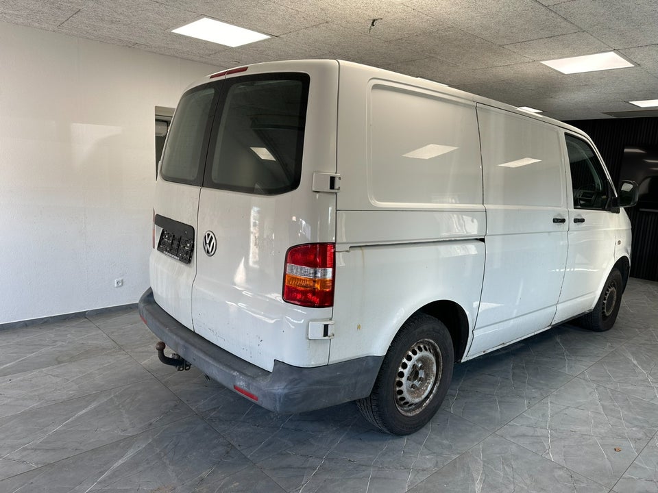 VW Transporter 2,5 TDi 130 kort 5d