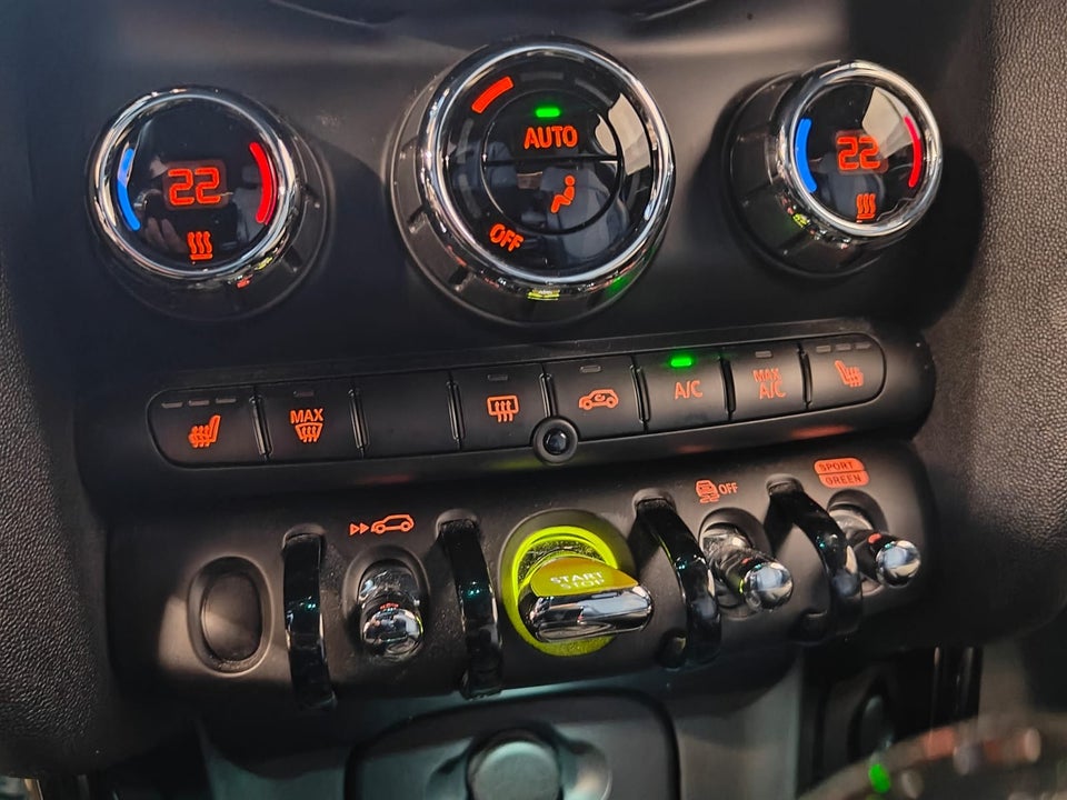 MINI Cooper SE Essential 3d