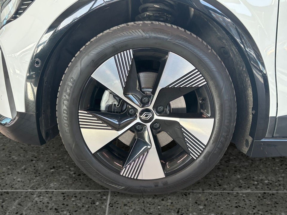 Renault Megane E-Tech 40 Equilibre 5d