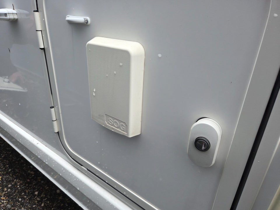 Euramobil T676 EB 2,0 CDi aut. 3d