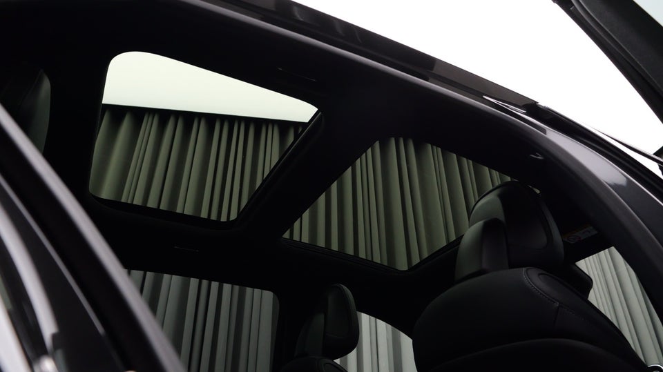 Mercedes C300 de 2,0 AMG Line stc. aut. 5d