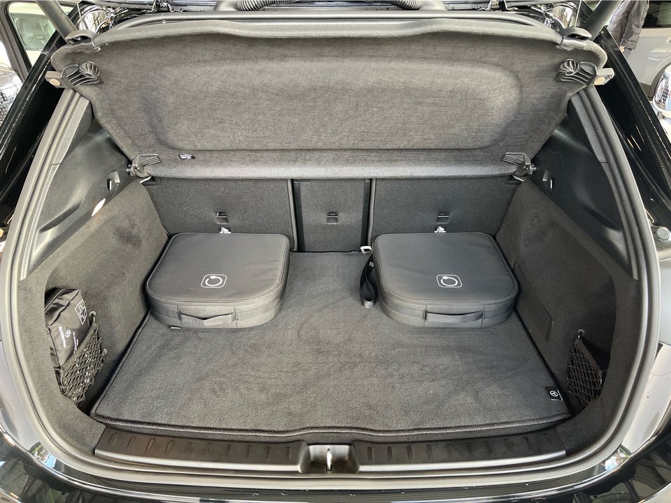 Mercedes EQA350 4Matic 5d