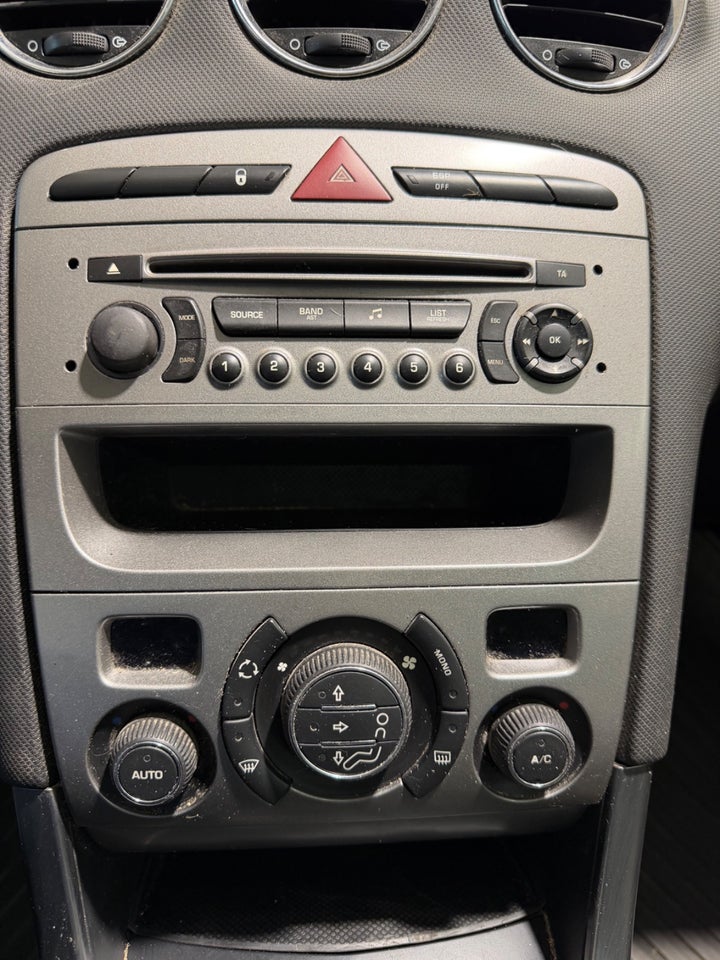 Peugeot 308 1,6 e-HDi 112 Sportium 5d