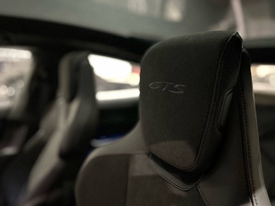 Porsche Taycan GTS Performance+  4d