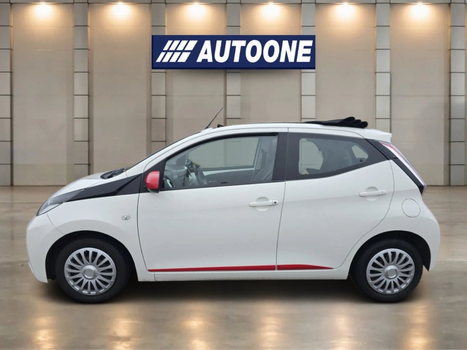 Toyota Aygo 1,0 VVT-i x-wave Sky 5d