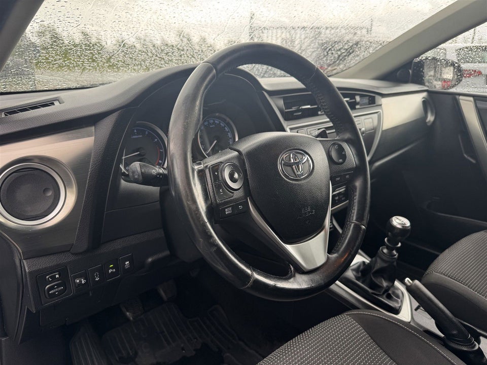 Toyota Auris 1,6 T2 Touring Sports 5d