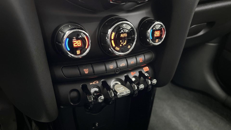 MINI Cooper SE Essential 3d