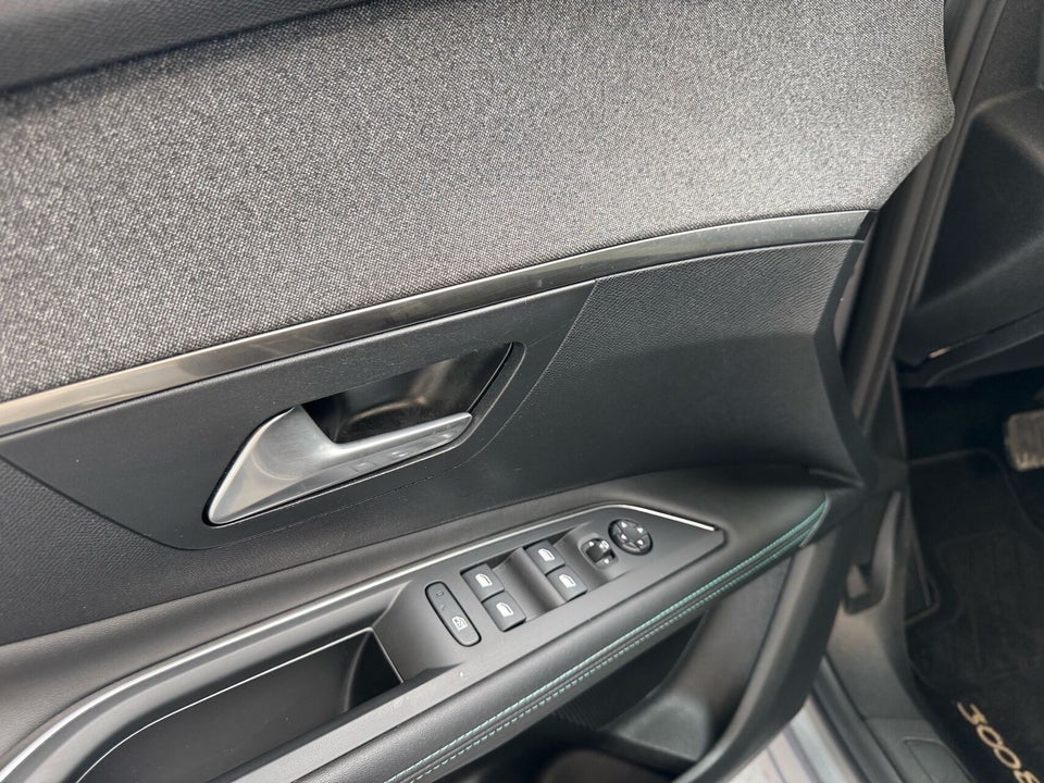 Peugeot 3008 1,6 Hybrid First Selection EAT8 5d