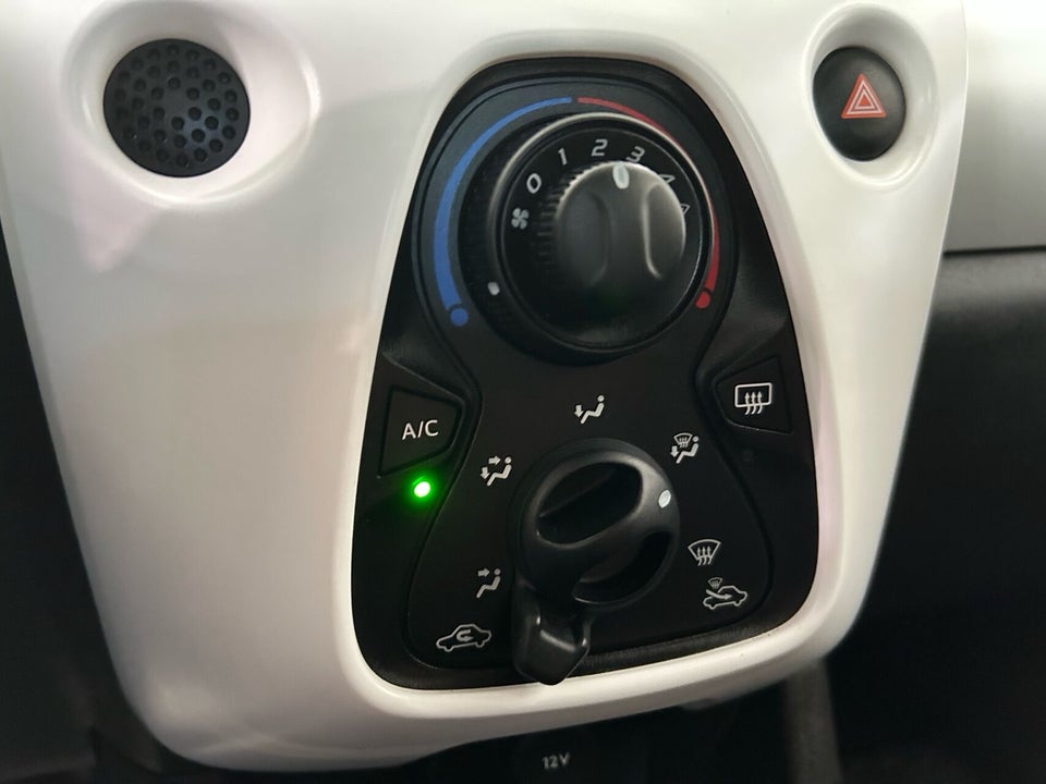 Peugeot 108 1,0 e-VTi 69 White Edition 5d