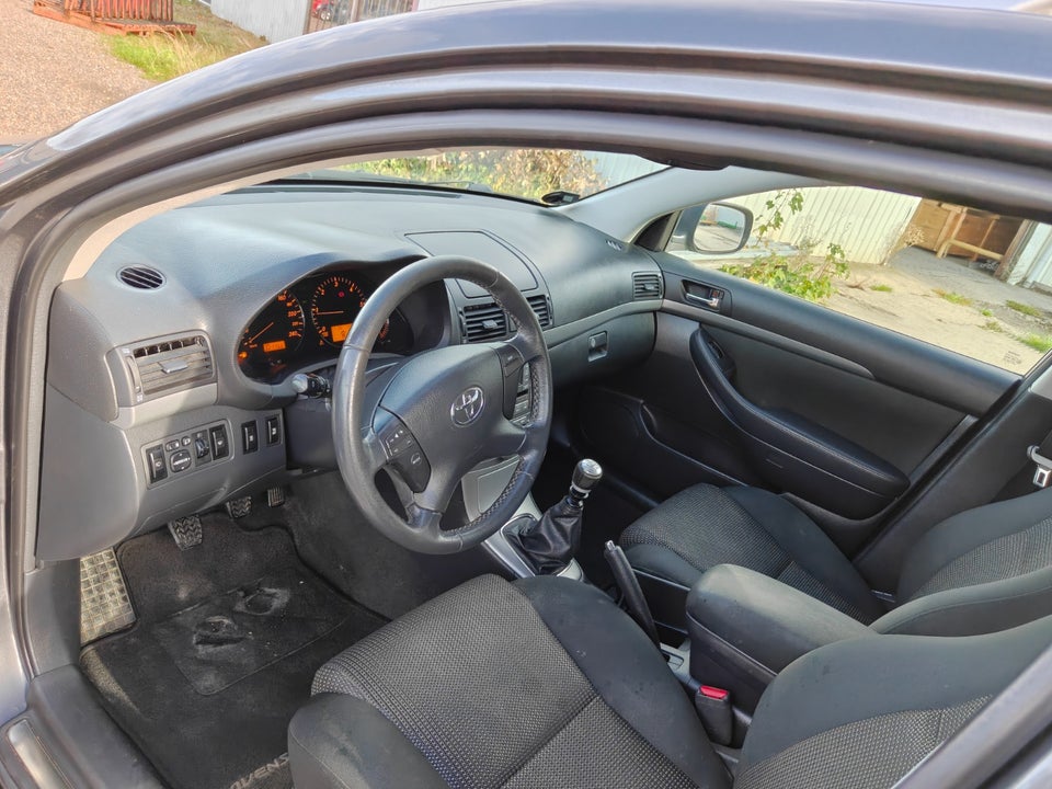 Toyota Avensis 2,0 D-4D Sol stc. 5d