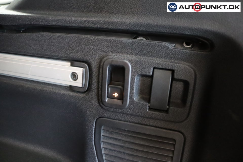 VW Touran 1,6 TDi 115 Comfortline Connect DSG 7prs 5d
