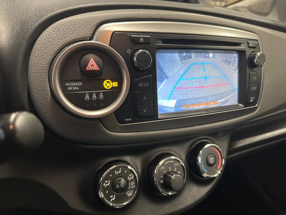 Toyota Yaris 1,3 VVT-i T2 5d