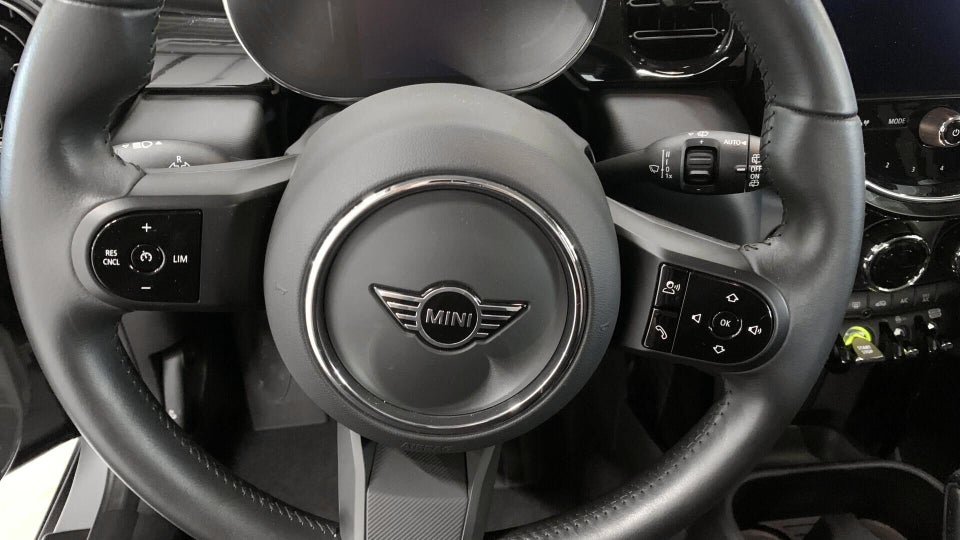 MINI Cooper SE Essential 3d