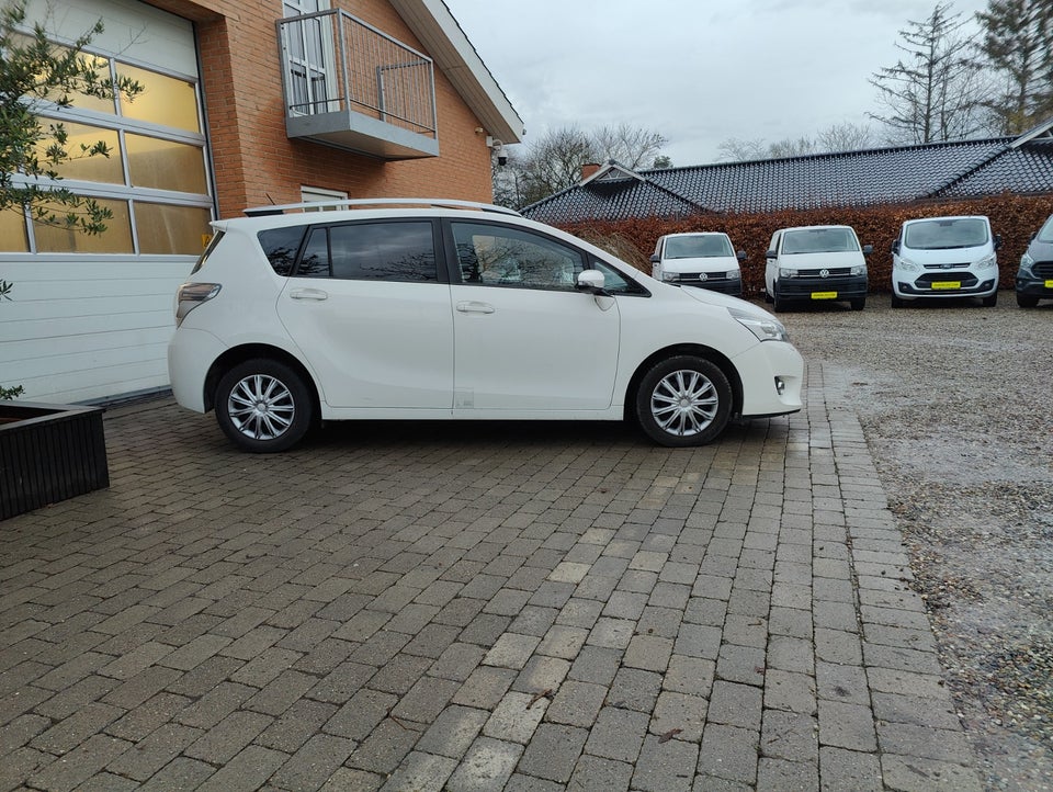 Toyota Sportsvan 2,0 D-4D T2 Vision 5d