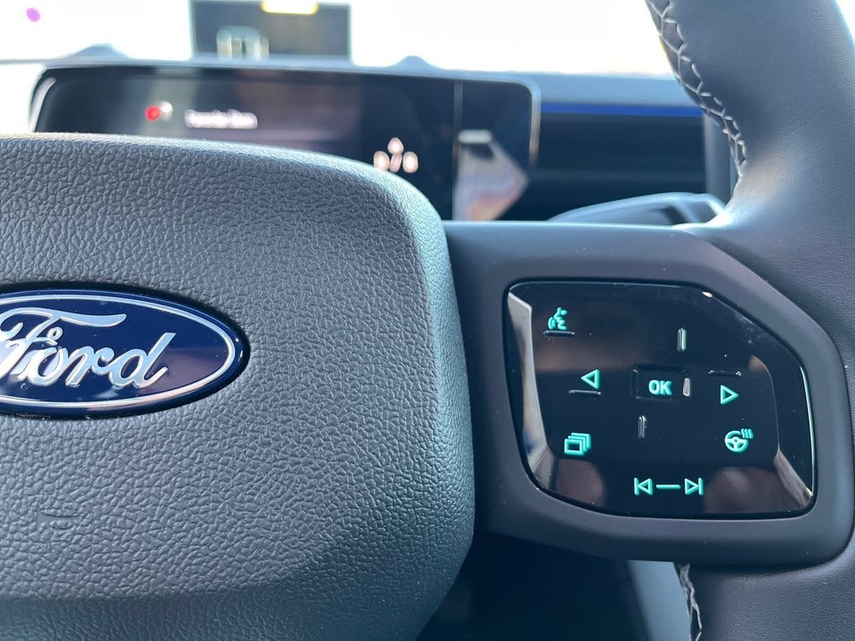 Ford Explorer 77 Premium Extended Range 5d