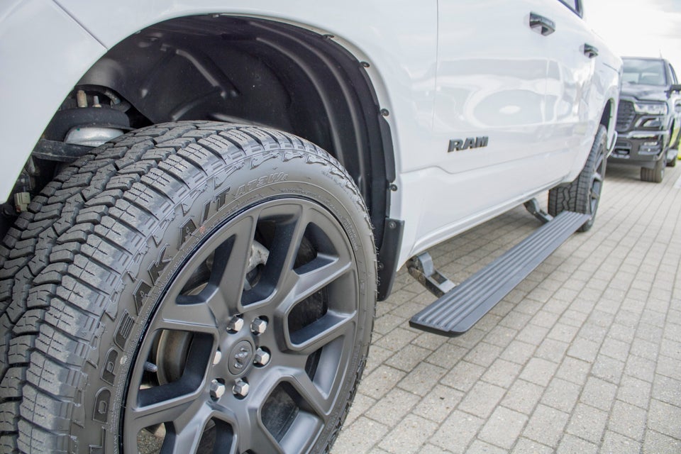 Dodge RAM 1500 5,7 V8 Hemi Laramie Night aut. 4d