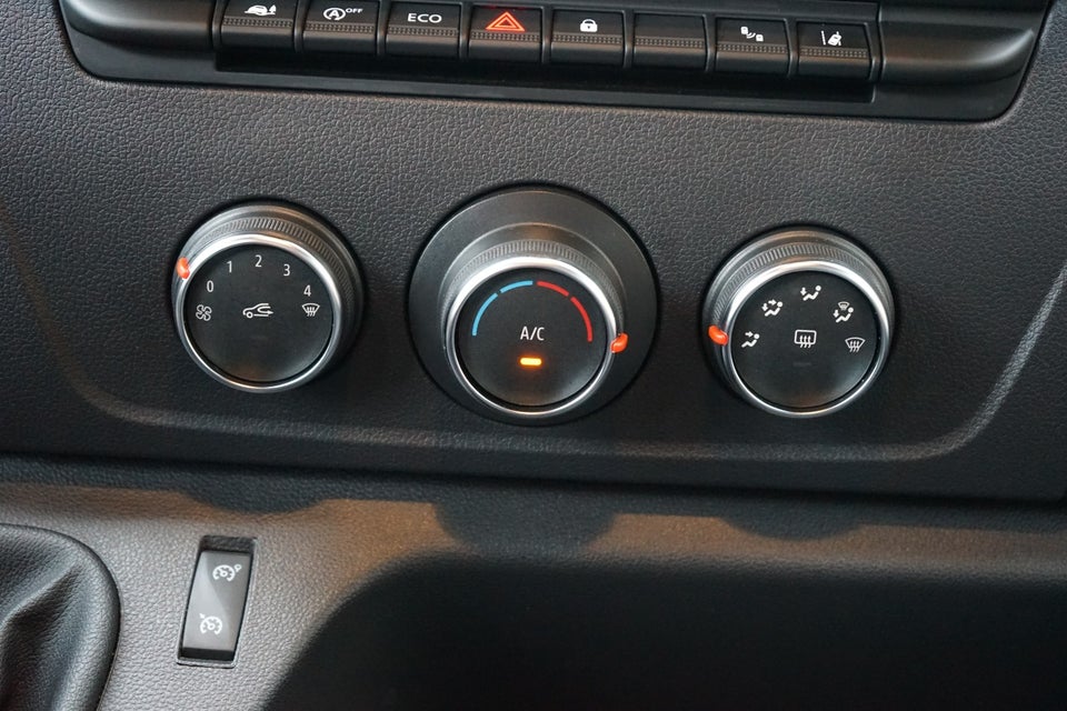 Renault Master IV T35 2,3 dCi 150 L2H2 Kassevogn